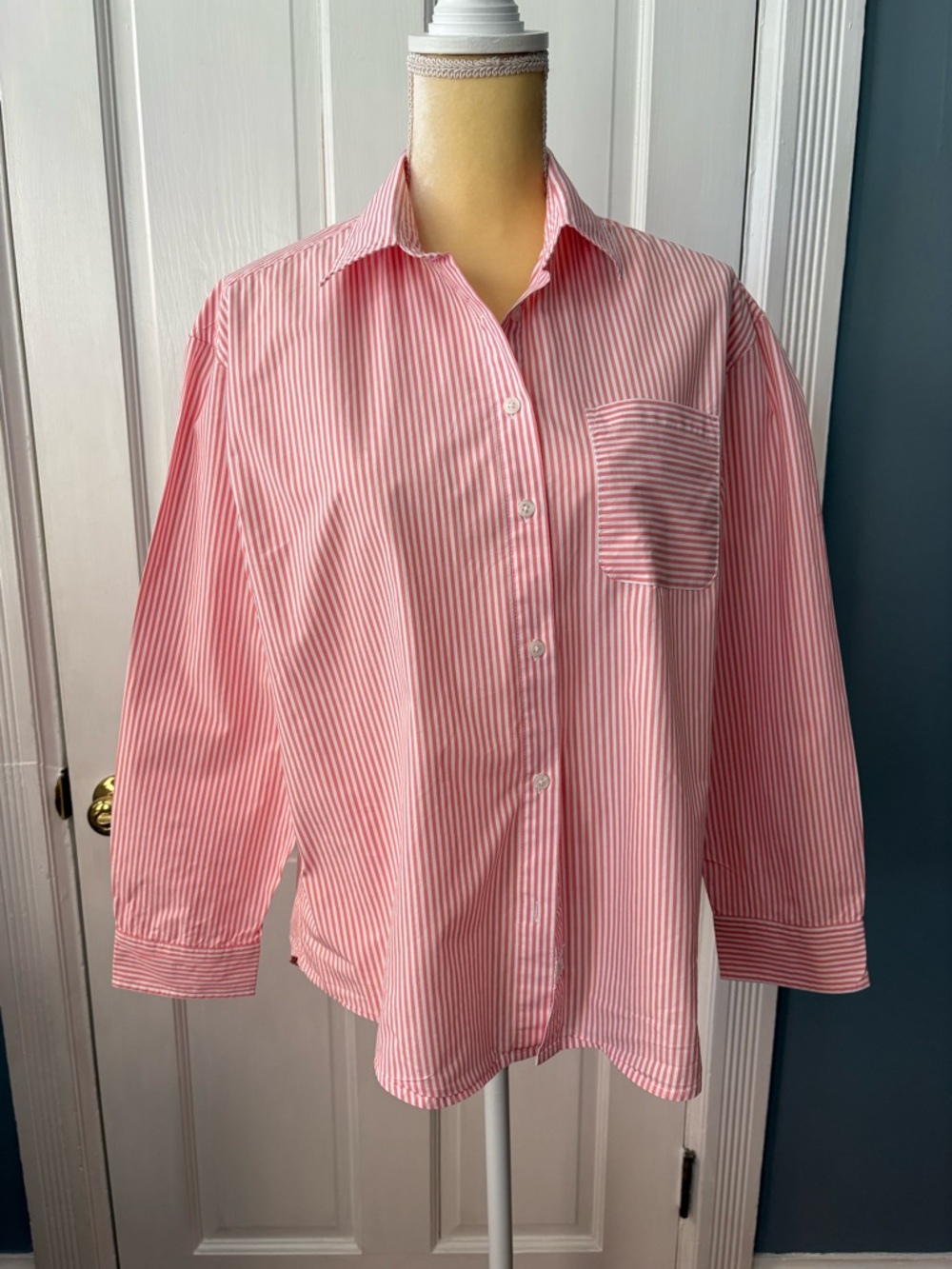 Southern Tide Coral and White Striped Button-Down Shirt Size M
